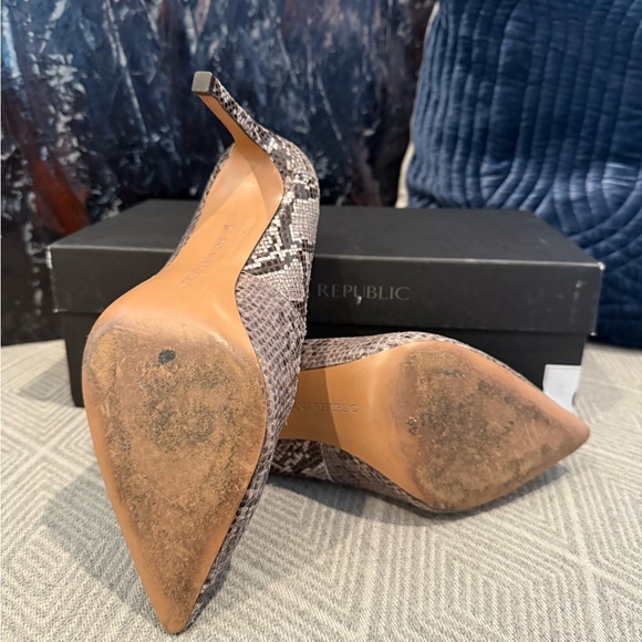 Banana Republic Snakeskin Heels - Tan and Brown - Picture 3 of 4